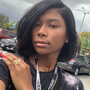 Meet your Posher, Skyi